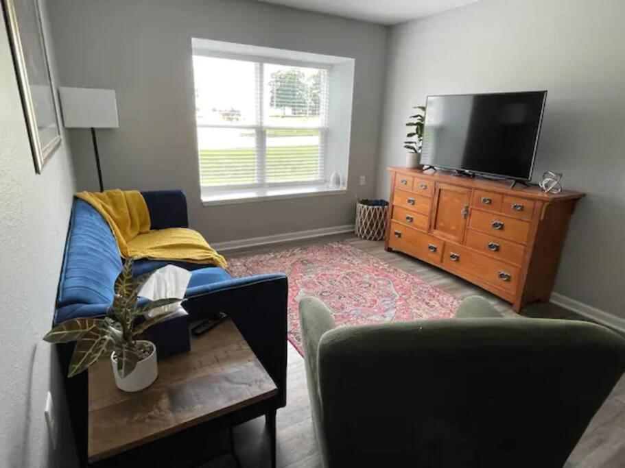 The Bernice - 2 Bedroom Apt In Quilt Town, Usa Hamilton Buitenkant foto