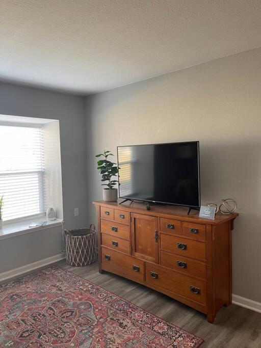 The Bernice - 2 Bedroom Apt In Quilt Town, Usa Hamilton Buitenkant foto