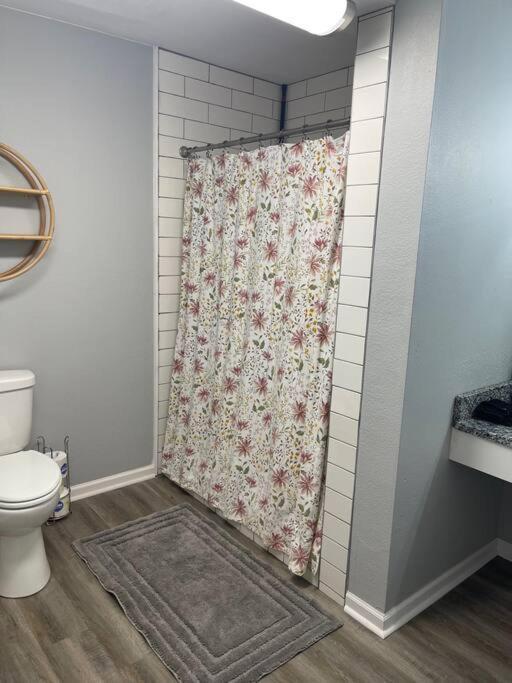 The Bernice - 2 Bedroom Apt In Quilt Town, Usa Hamilton Buitenkant foto