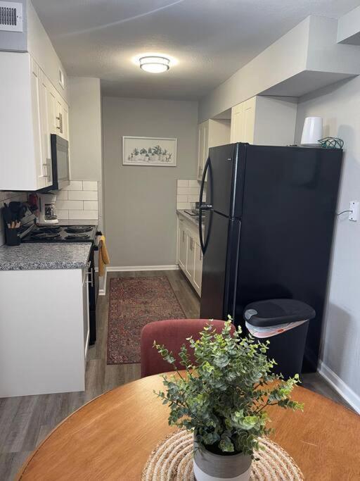 The Bernice - 2 Bedroom Apt In Quilt Town, Usa Hamilton Buitenkant foto